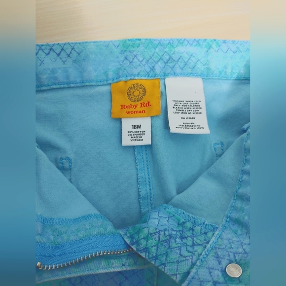 Ruby Rd Capris        Size 18W. - Picture 2 of 5